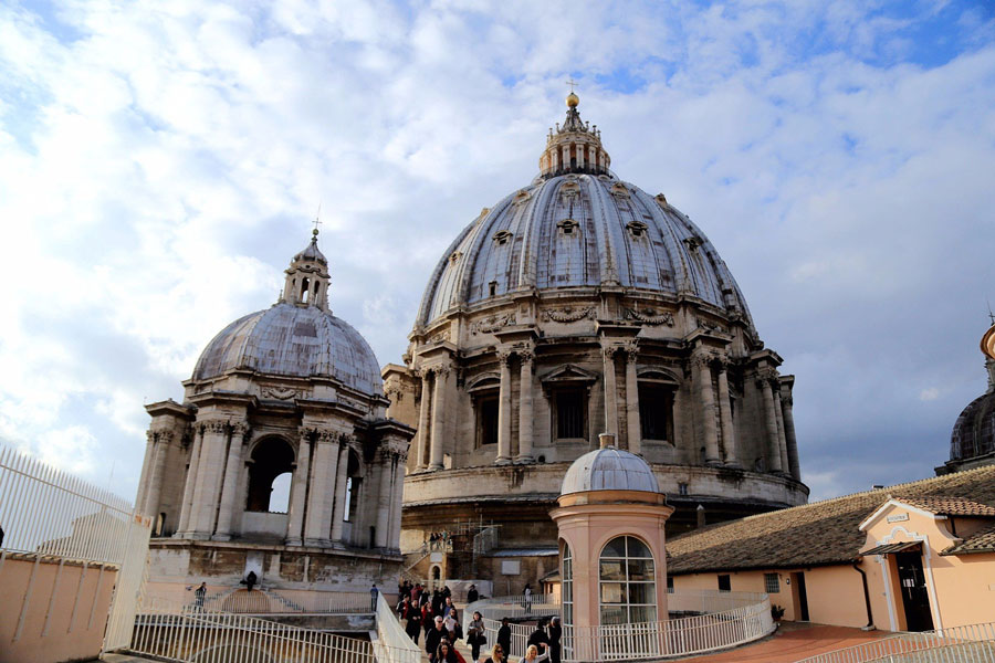 La-Basilique-Saint-Pierre.jpg